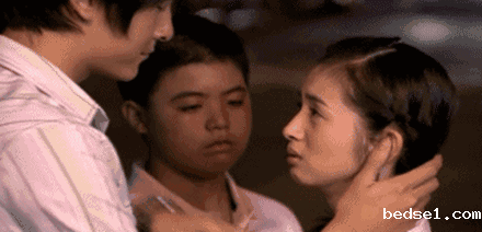 1550200598338089178.gif 撒狗粮.gif